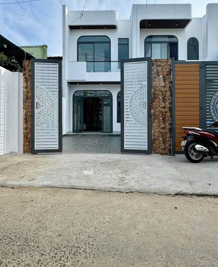 Nhà liền kề đường Giải Phóng, Buôn Ma Thuột 110m² chỉ 4.55 tỷ - Sổ hồng riêng, hoàn thiện 100%!