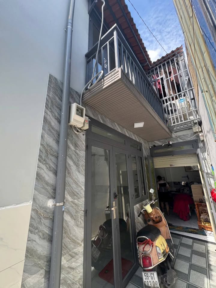 Nhà riêng hẻm 57 Trần Thị Hè Quận 12, 3m² giá 850 triệu - Sổ chung, bớt lộc!