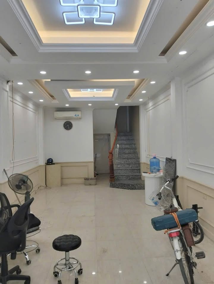 Cho thuê nhà mặt phố Đặng Tiến Đông, Đống Đa 52m² - Kinh doanh sầm uất ngay lập tức!