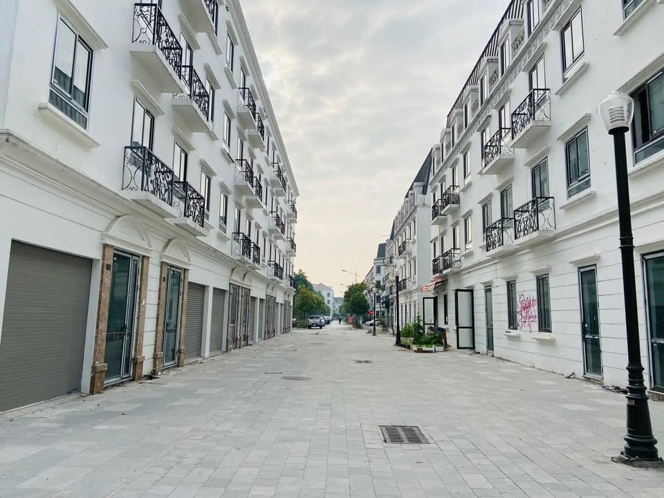 Cho thuê liền kề Văn Phú 90m² giá 12 triệu - Diện tích rộng rãi, tiện nghi đầy đủ!