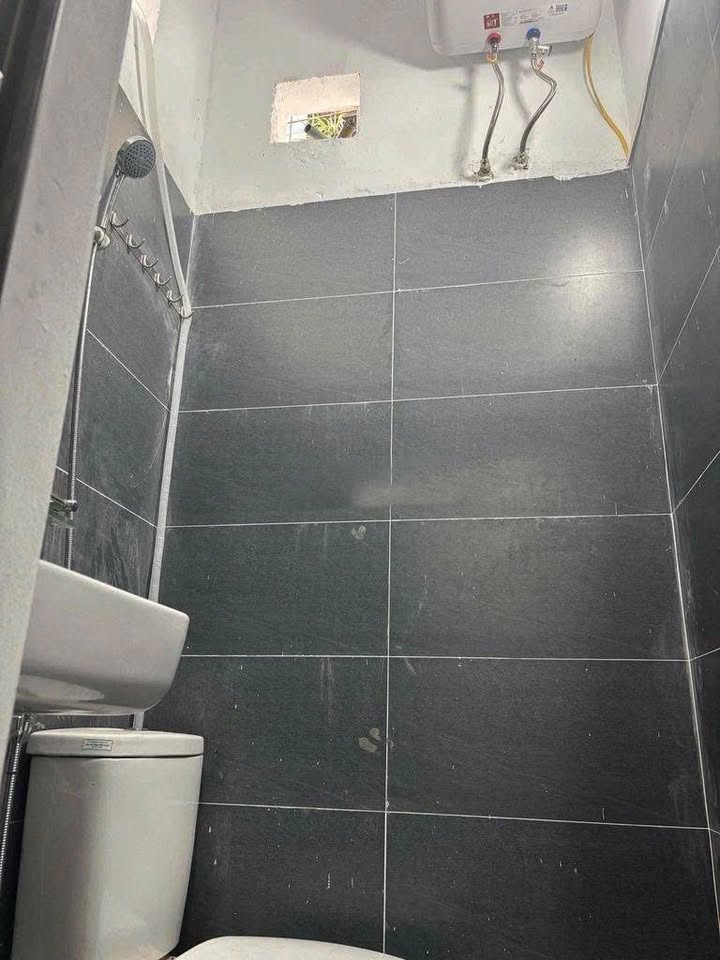 Nhà nguyên căn 40m² 2 tầng mặt phố Bạch Mai - Phù hợp làm văn phòng và ở ngay!