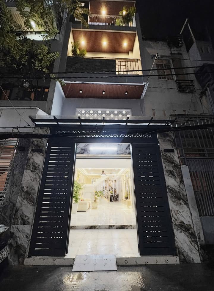 Nhà riêng Quận 6 56.6m² giá 6.9 tỷ - Hẻm rộng, gần chợ Phú Lâm!