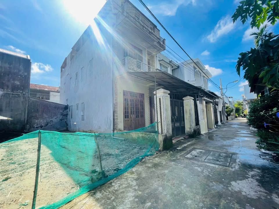 Đất kiệt ô tô Nguyễn Lộ Trạch 70m² giá 2.05 tỷ - Vị trí đắc địa gần chợ Cống Mới!