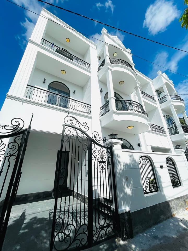 Nhà 3 tầng Kiệt Ô Tô Hải Triều 727m² giá 3.75 tỷ - Nội thất cao cấp, vào ở ngay!