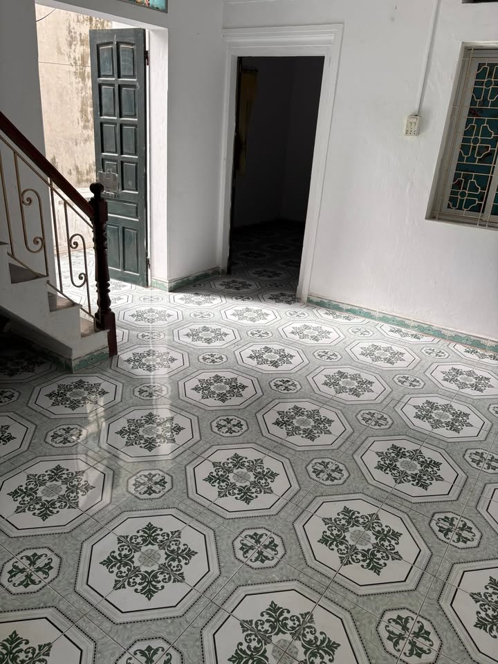 Nhà cho thuê tại ngõ 816 Kim Giang 100m² giá chỉ 6 triệu - Ô tô vào tận cửa!