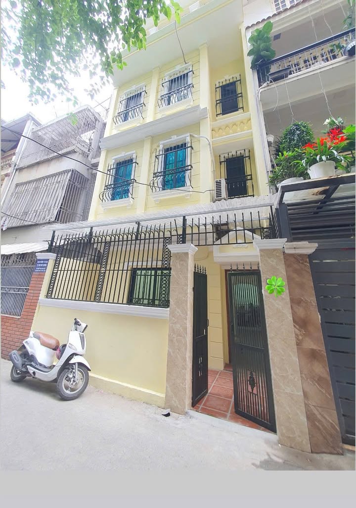 Nhà cho thuê Cầu Giấy 70m² giá 25 triệu - Mặt phố Ô tô tránh