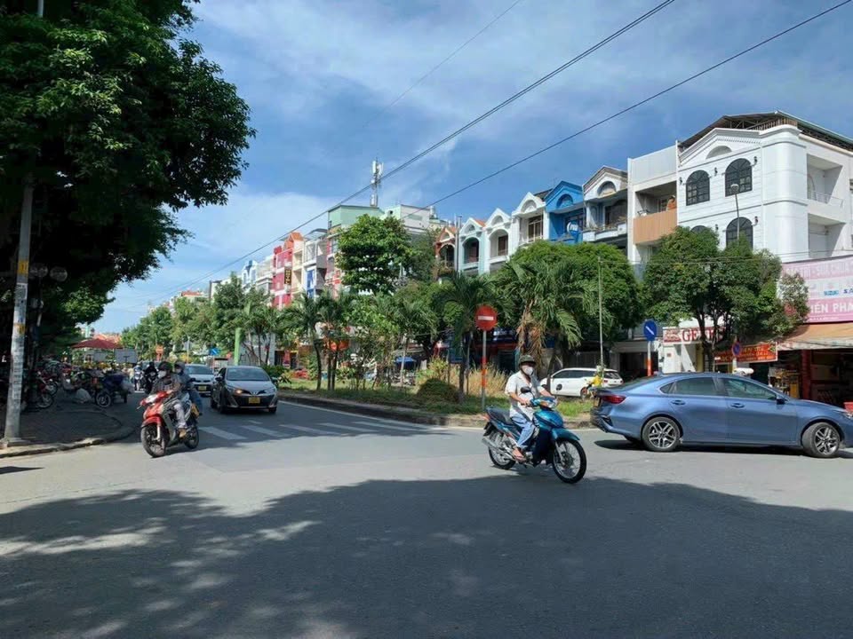 Nhà mặt tiền Phan Xích Long, Bình Thạnh 80m² giá 31 tỷ - Tiềm năng kinh doanh lớn!