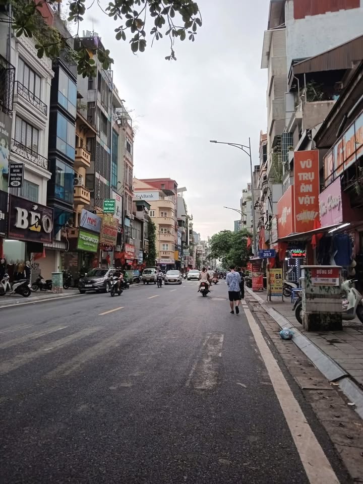 Nhà mặt phố Bạch Mai 42m² giá thỏa thuận - Mặt tiền khủng, kinh doanh đỉnh!