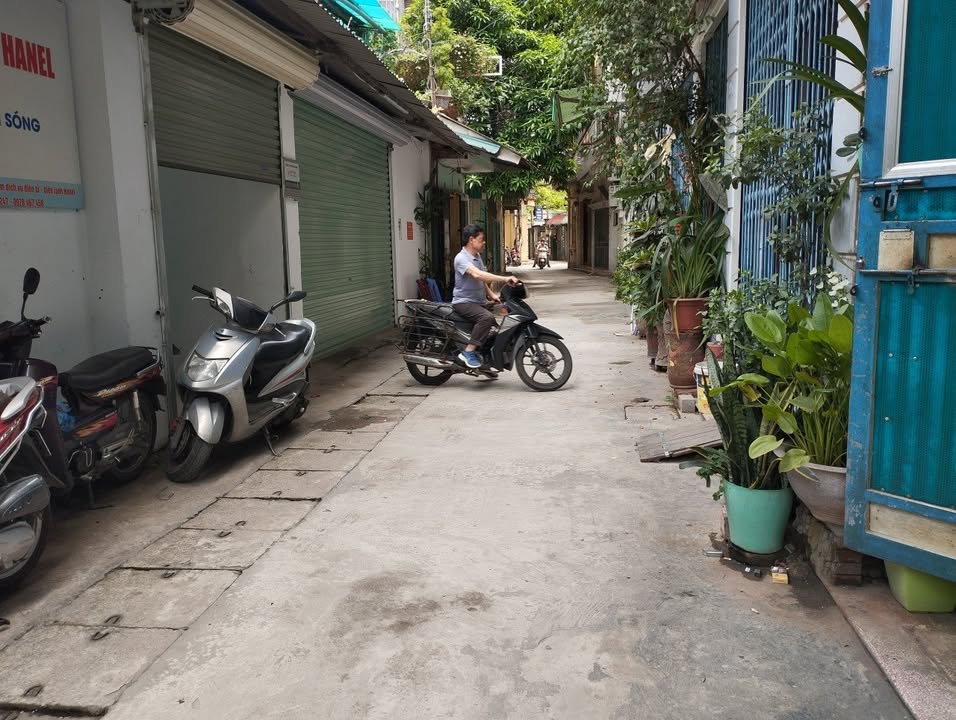 Cho thuê văn phòng 100m² tại phố Vọng - Giá 9 triệu, diện tích rộng rãi!