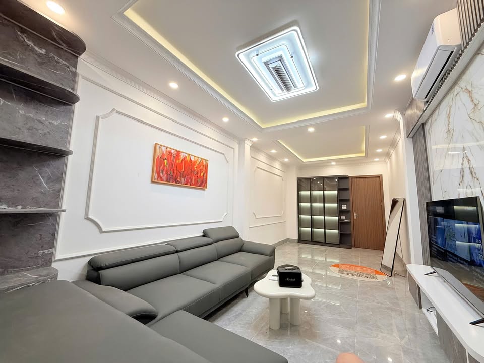 Nhà nguyên căn cho thuê 6 tầng tại 68 Nguyễn Văn Linh, Long Biên - Nội thất đầy đủ chỉ 15 triệu