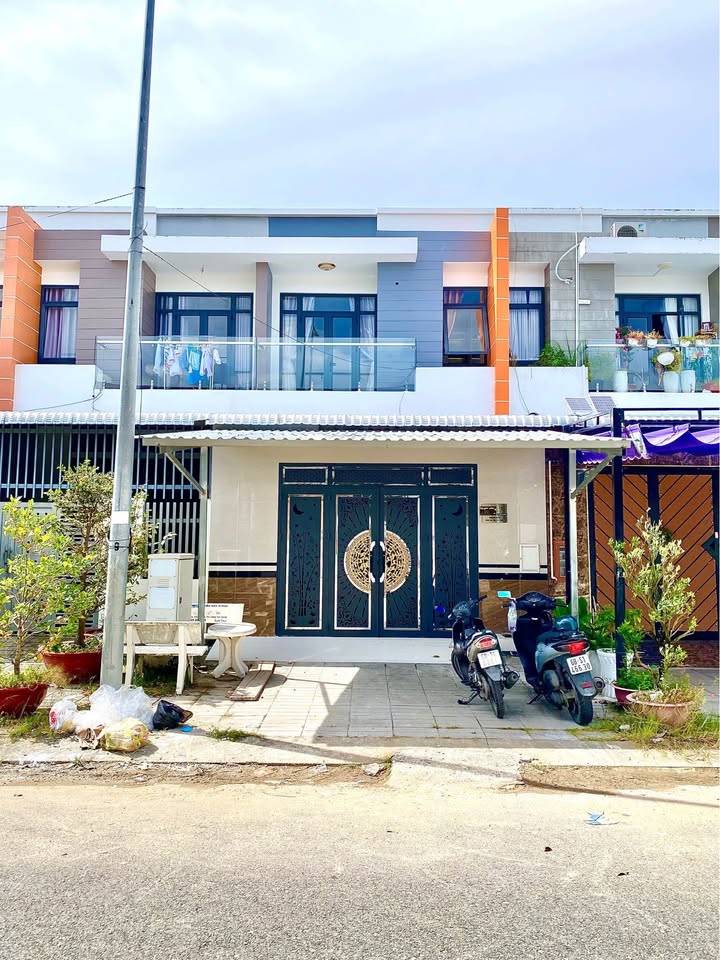 Nhà phố hiện đại mặt tiền đường Số 8, Rạch Giá - 100m² giá 3.32 tỷ - Tặng nội thất sang trọng!