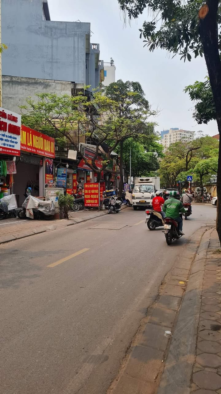 Bán nhà mặt phố Trung Kính, Cầu Giấy 32m² giá 17 tỷ - Kinh doanh sầm uất!