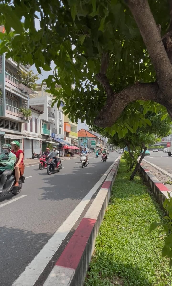 Nhà gần đại lộ Võ Văn Kiệt, Quận 1, 100m² - Giá tốt, cơ hội đầu tư!