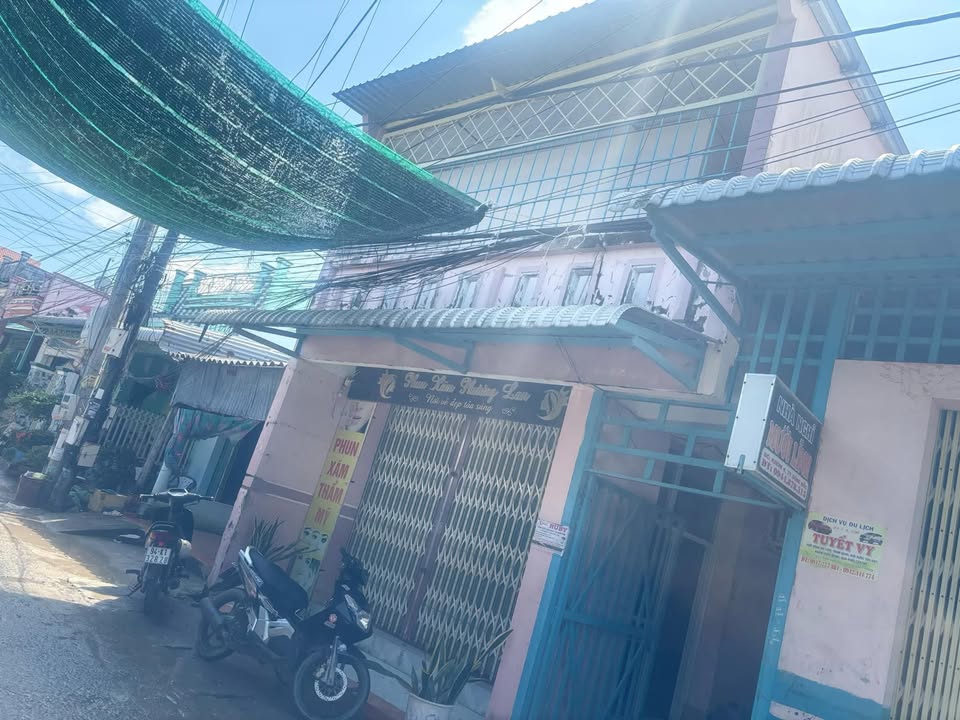 Đất ở khóm 4, xã Sông Đốc, Cà Mau 135m² giá 2.5 tỷ - Sổ hồng chính chủ, dân cư đông đúc!