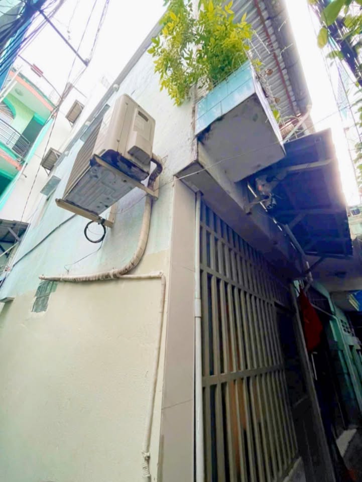 Nhà đẹp 2 tầng đường Nguyễn Khoái, phường Vĩnh Hội, quận 4, giá 1.95 tỷ - Đầu tư sinh lời ngay!