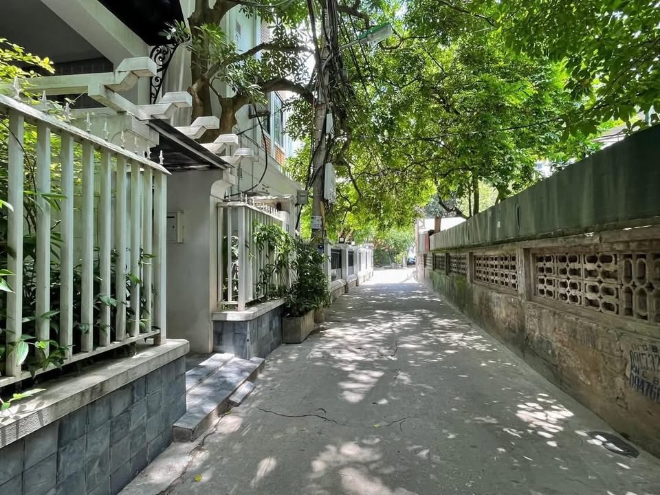 Biệt thự Đặng Thai Mai, Tây Hồ 120m² giá 1.200 triệu - Thiết kế 5 ngủ đủ nội thất!