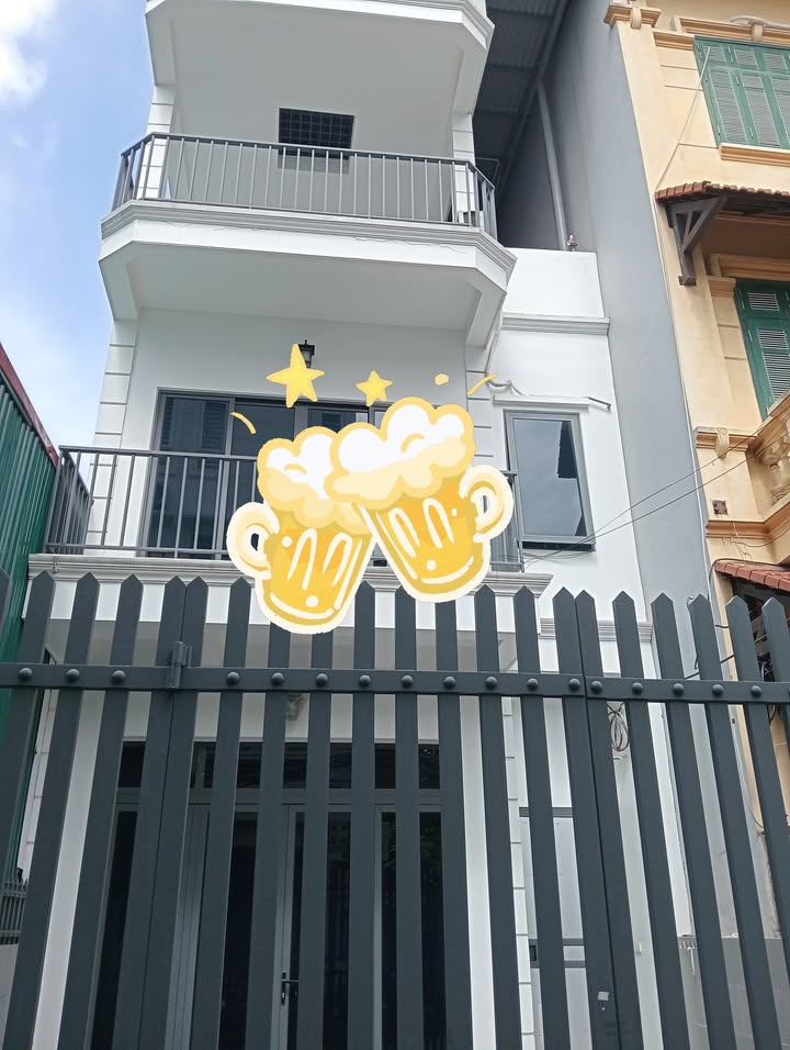 Nhà nguyên căn phố Ngọc Thụy 100m² giá 15 triệu - Không gian rộng rãi, phù hợp kinh doanh!