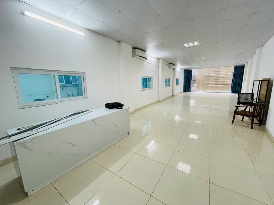 Văn phòng cho thuê Yên Lãng, Đống Đa 40m² chỉ 7 triệu - Thiết kế hiện đại, tiện ích đầy đủ!