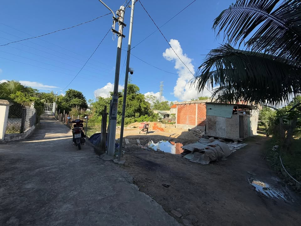 Bán lô đất hẻm 95 Nguyễn Huệ, Nhơn Phú, 357m² - Lô góc giá tốt!