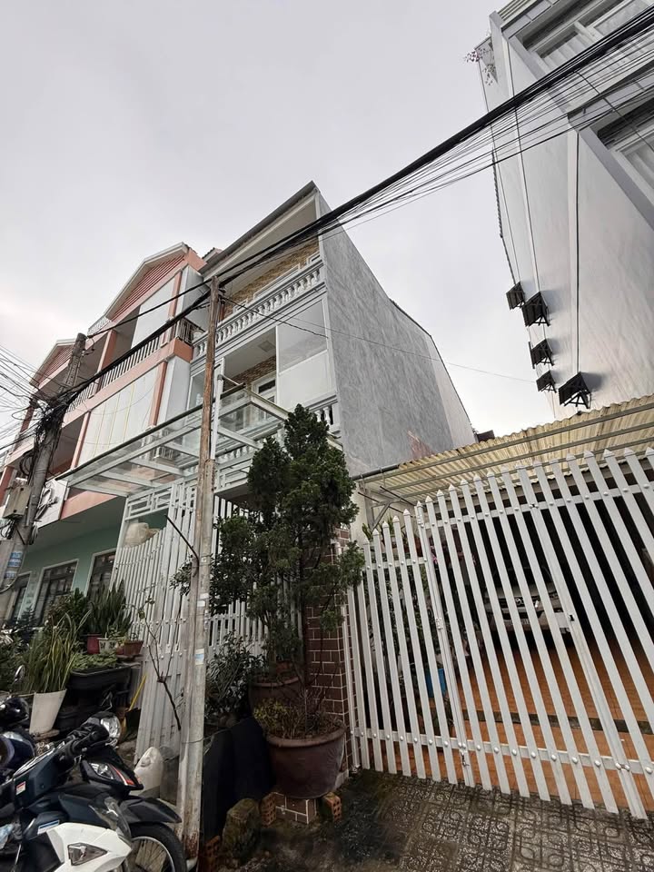 Nhà bán Đà Lạt 88m² giá thỏa thuận - Sổ đỏ chính chủ, tiện nghi đầy đủ!