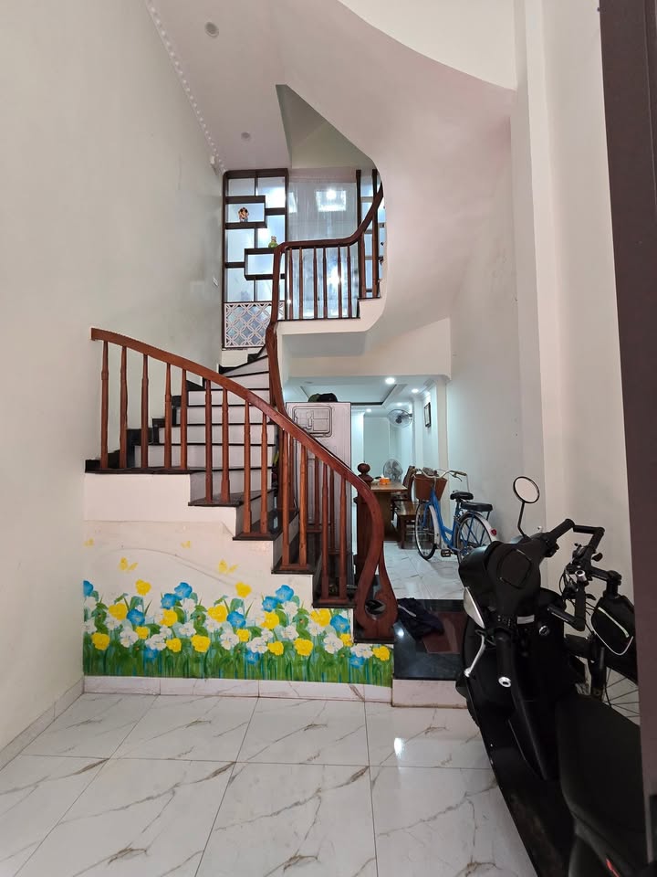 Nhà 5 tầng Tam Hiệp 35m² giá 5.9 tỷ - Nhà còn mới, sẵn sàng ở ngay!