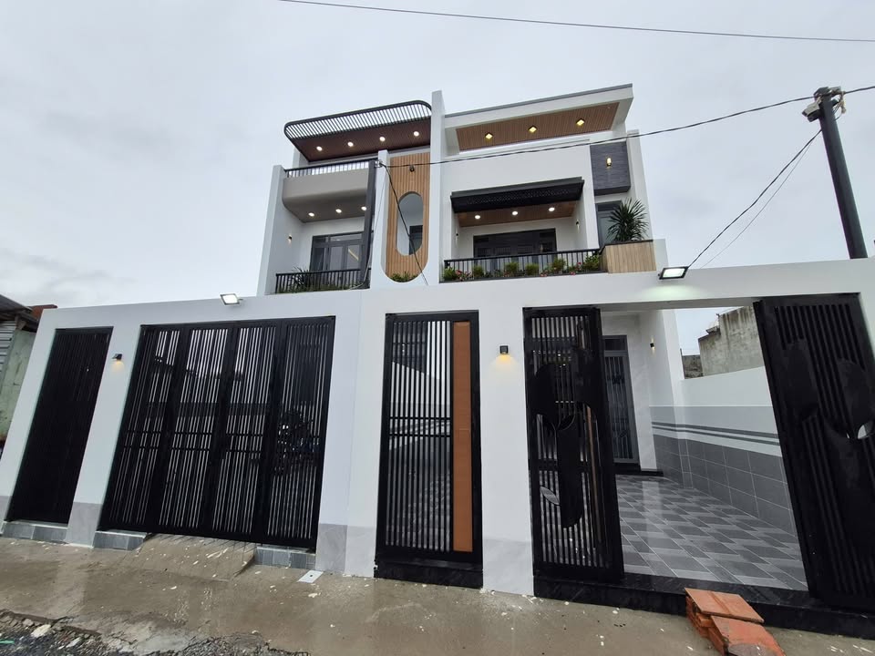 Nhà 1 trệt 1 lầu tại Mỹ Hạnh Bắc, Đức Hòa, Long An - Sổ hồng riêng, giá chỉ 2.85 tỷ!