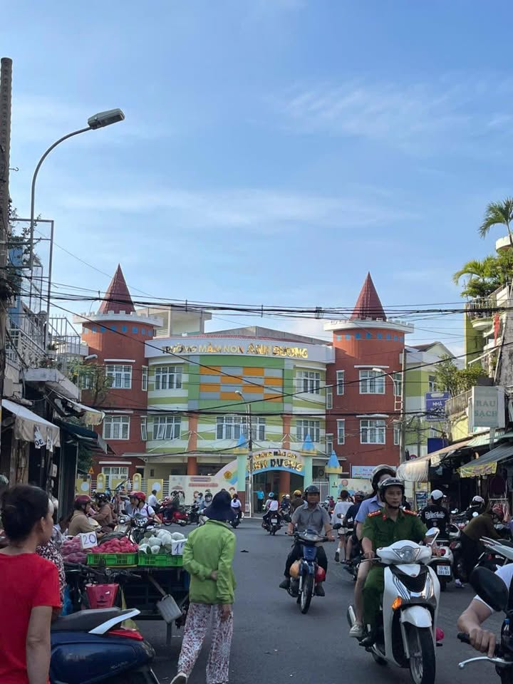 Bán gấp nhà mặt tiền chợ Nguyễn Tri Phương, Quận 10, 61m² giá 9.5 tỷ - Cơ hội đầu tư sinh lời!