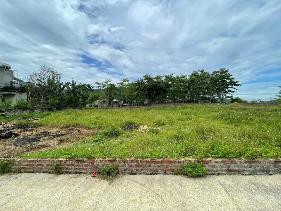 Đất nền 500m² Thôn Đầm Bối, Yên Trung, Thạch Thất - Vị trí đắc địa, giá chỉ 4.5 tỷ!