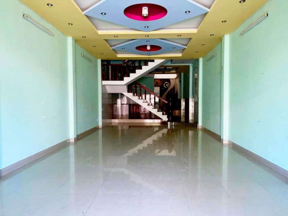 Nhà nguyên căn cho thuê mặt tiền An Dương Vương 105m² giá 5.5 triệu - Không thể bỏ lỡ!