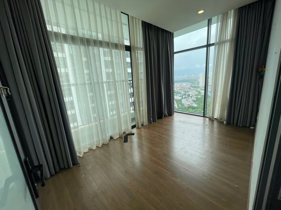 Penthouse The Zen Residence Hoàng Mai 216m² giá 18.36 tỷ - Thang máy riêng, nội thất cơ bản!