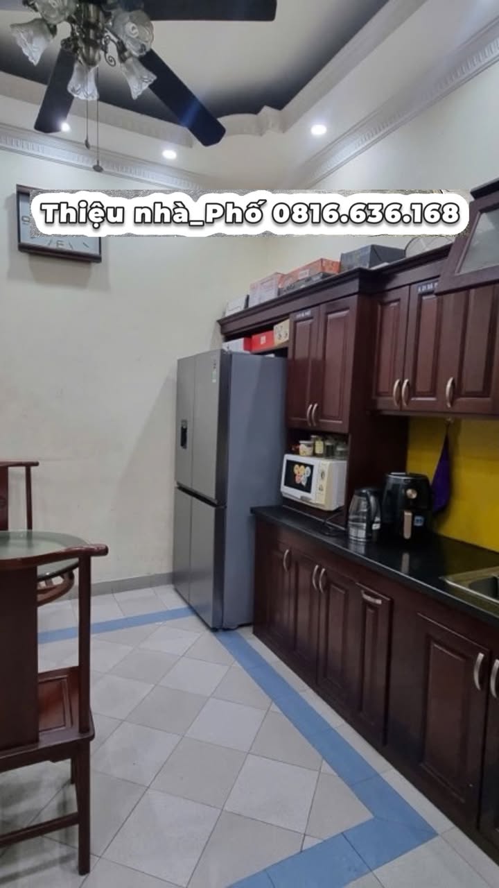 Nhà phố Tôn Thất Tùng, Đống Đa 54m² giá 19.4 tỷ - Kinh doanh sầm uất, mặt tiền rộng!