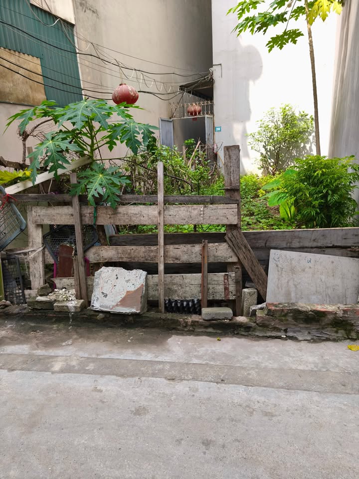 Đất nền 206 Cổ Linh, Long Biên 35m² giá 6.5 tỷ - Ô tô vào tận đất!