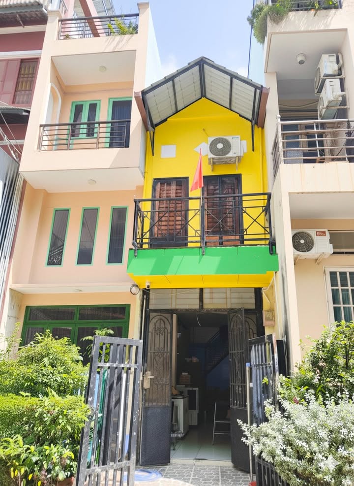 Nhà 2 tầng hẻm 2 xe tải P.25 Bình Thạnh 37m² giá 6 tỷ - Pháp lý chuẩn, công chứng liền!