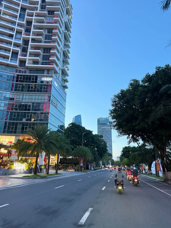 FrontHouse đường Bạch Đằng, quận Hải Châu, 200m² giá 23 tỷ - Vị trí đắc địa, đầu tư sinh lời!