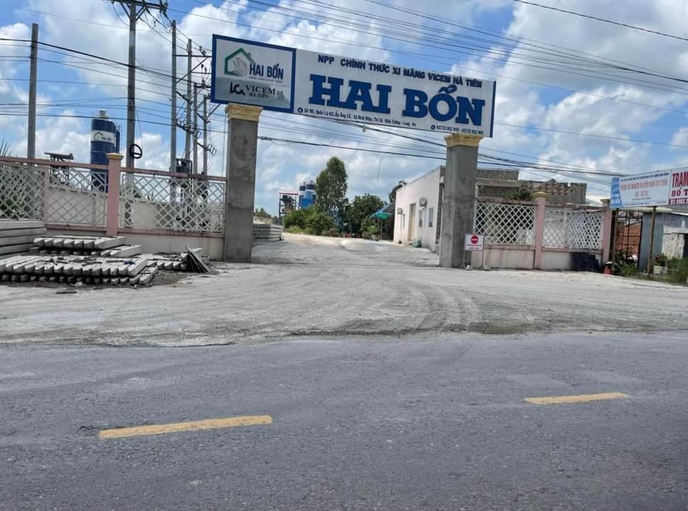 Lô đất mặt tiền Quốc lộ 62, TX Kiến Tường, 3200m² giá chỉ 7.04 tỷ - Cơ hội đầu tư tuyệt vời!