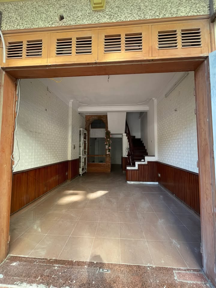 Nhà cho thuê 4 tầng Nguyễn Văn Cừ, Long Biên 35m² giá 12 triệu - Phù hợp làm văn phòng!