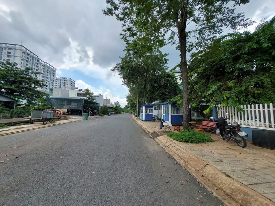 Biệt thự lô góc KDC Thăng Long Hưng Phú, 160m² giá 14.5 tỷ - Nhà thô, dễ dàng decor!