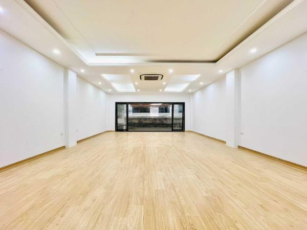 Văn phòng cho thuê đường Láng Hạ - Đống Đa 65m² giá 10.5 triệu - Không gian làm việc lý tưởng!