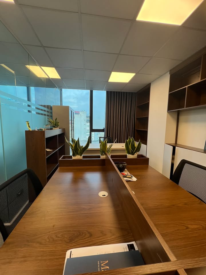 Văn phòng cho thuê tại Nguyễn Xiển 100m² giá 23 triệu - Sẵn nội thất chỉ cần mang laptop đến làm việc!