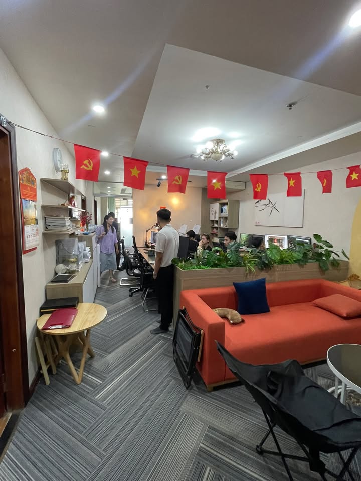 Cho thuê văn phòng Licogi 13 - 164 Khuất Duy Tiến, 135m² giá 17 triệu - Mặt bằng đẹp, sẵn sàng làm việc!