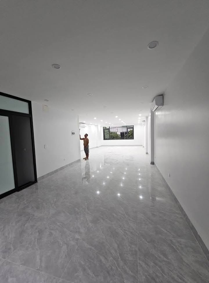 Cho thuê sàn văn phòng 100m² tại đường Nguyễn Viết Xuân - Đầy đủ tiện nghi, vào ngay!