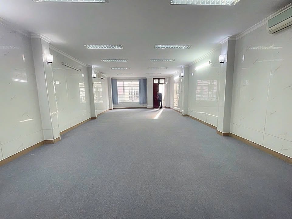 Văn phòng cho thuê Nguyễn Thị Định, Thanh Xuân 85m² giá 13.5 triệu - Thiết kế hiện đại, tiện nghi đầy đủ!