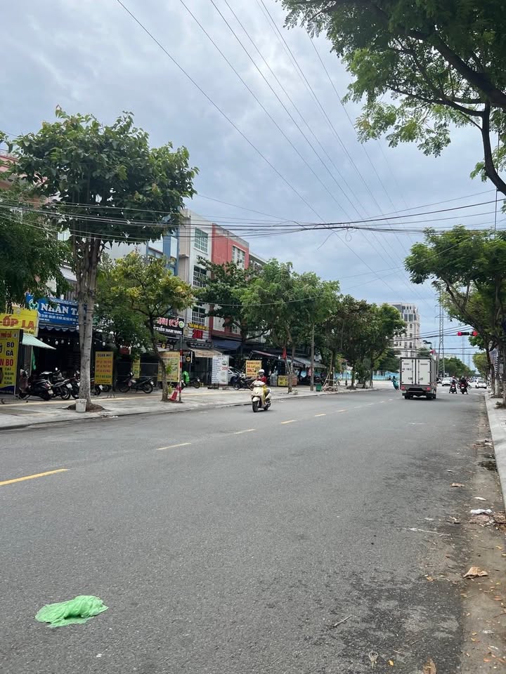 Bán nhà mặt phố Lê Thanh Nghị 71m² giá 13 tỷ - Kinh doanh sầm uất!