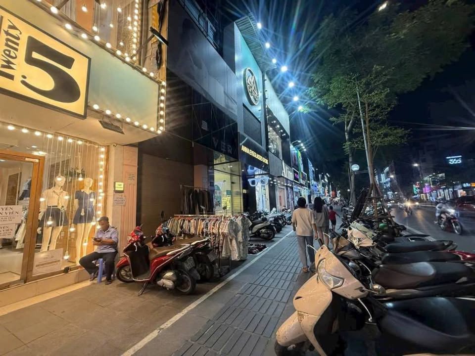 Bán nhà mặt phố Chùa Bộc, Đống Đa, 40m² giá 12 tỷ - Cơ hội đầu tư không thể bỏ lỡ!