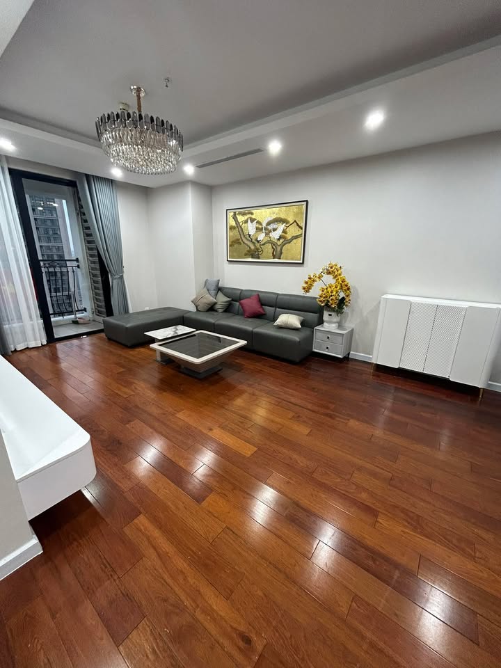 Căn hộ góc 154m² Royal City Thanh Xuân - Full nội thất, 4 phòng ngủ sang trọng!