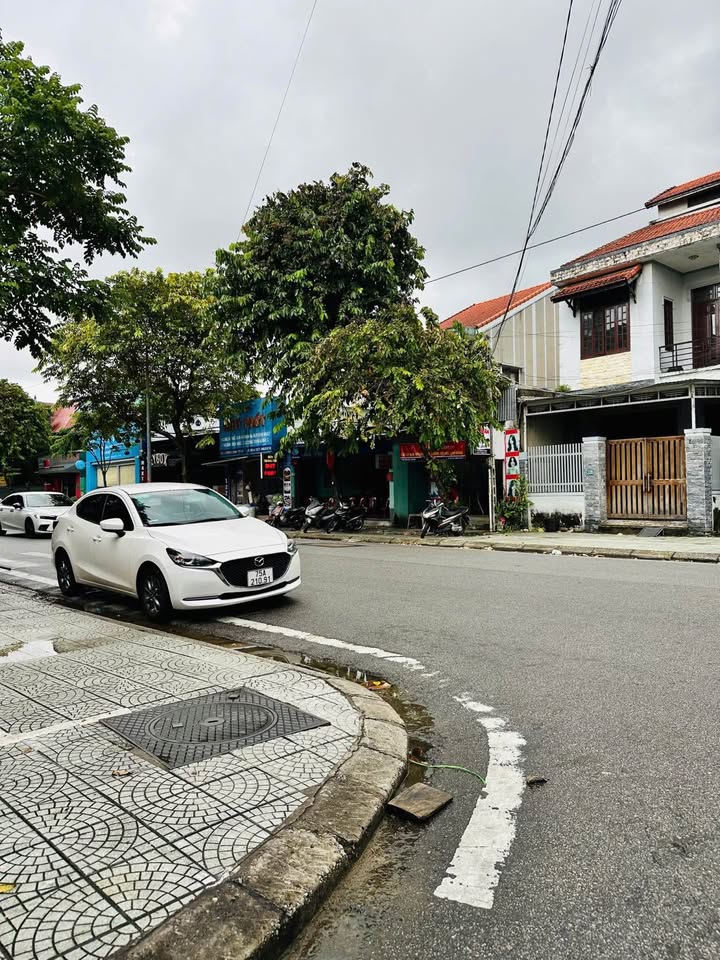 Nhà 3 tầng kiên cố tại Trường Chinh, TP Huế - Giá 5.3 tỷ, tiện nghi đầy đủ!