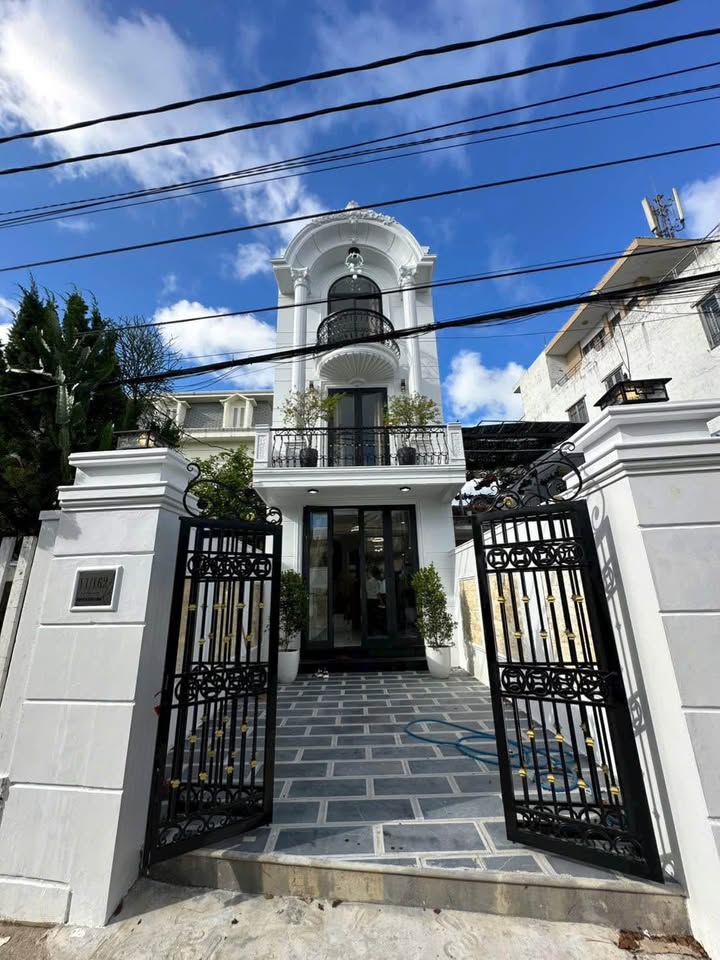 Biệt thự Tân Cổ Điển tại kiệt 162 Nguyễn Sinh Cung, 98m² giá 4.2 tỷ - Không thể bỏ lỡ!