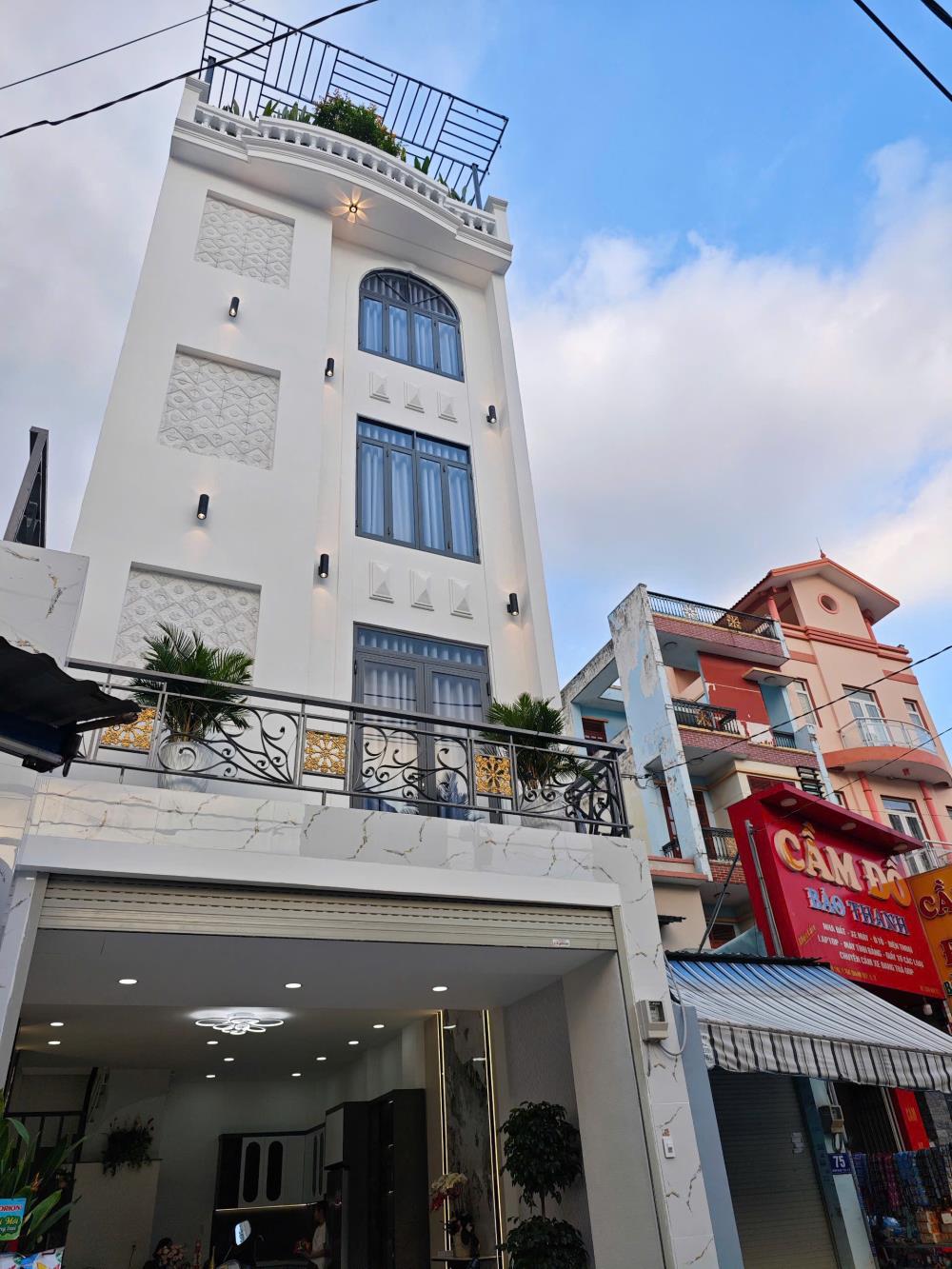 Nhà mặt tiền đường Huỳnh Thị Hai, Quận 12, 200m² giá 7.9 tỷ - Phù hợp cho kinh doanh khách sạn và CHDV!