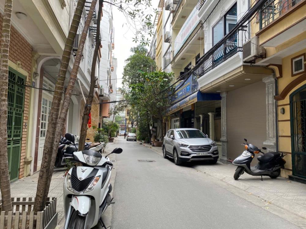 Nhà biệt thự liền kề Cầu Giấy 105m² giá 46,8 tỷ - Vị trí siêu đẹp, an sinh tốt!