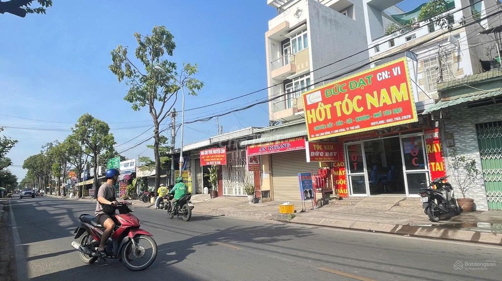 Bán đất tặng nhà mặt tiền kinh doanh Phạm Văn Đồng 80m² giá 8.5 tỷ - Thiết kế rộng rãi, thuận tiện!